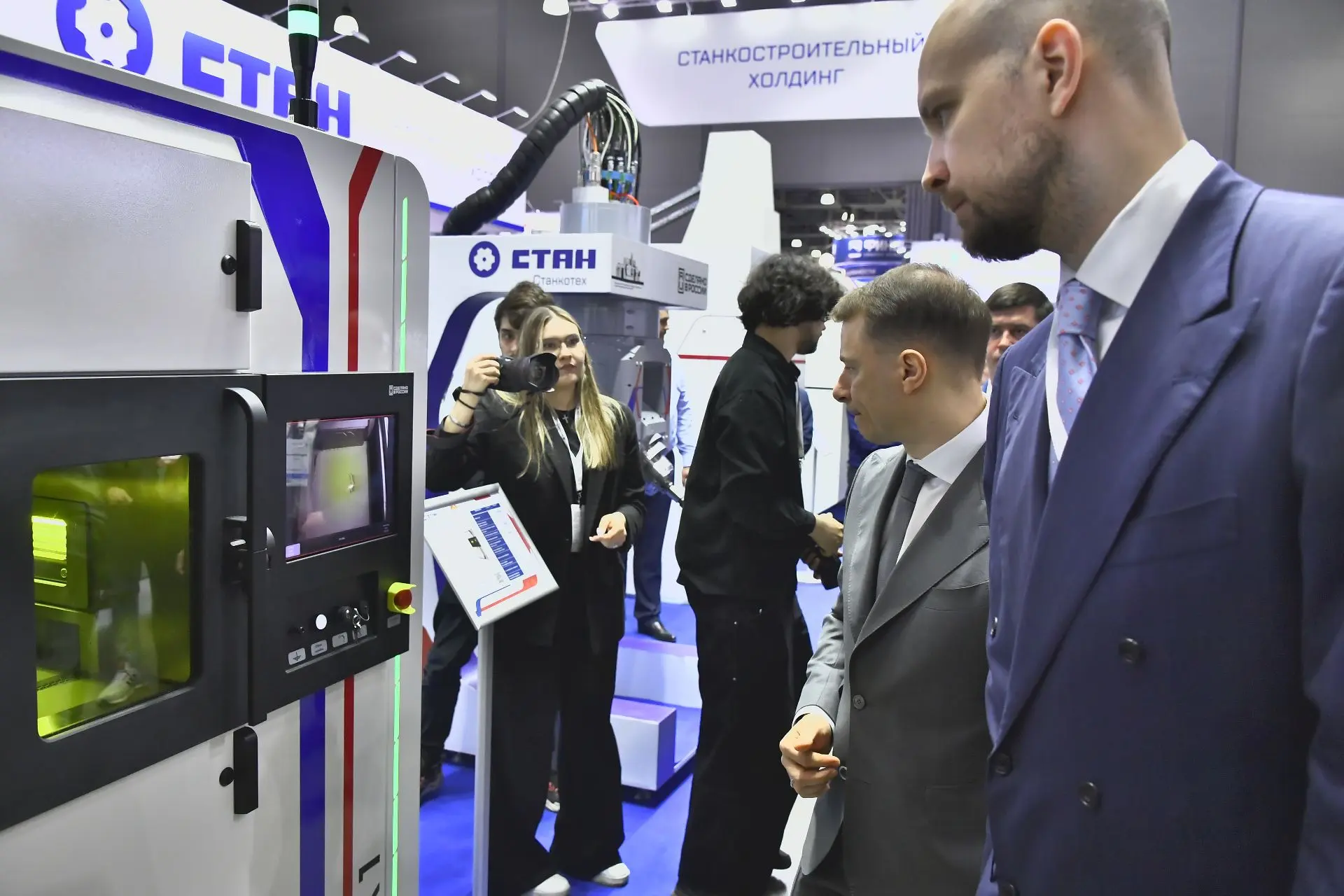 Демонстрация работы 3D-принтера ЕОК-1